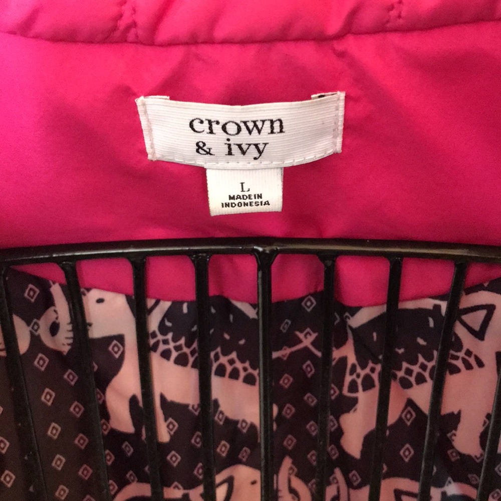 crown & ivy Fuschia Quilted Vest Trimmed in Navy Blue - Picture 3 of 9